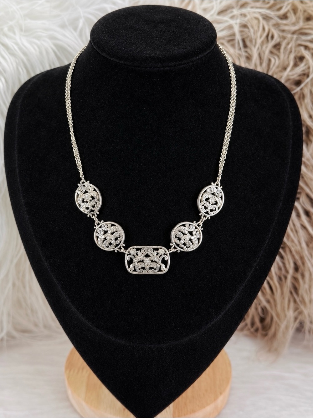 Pretty vintage aged Silvertone filigree costume necklace